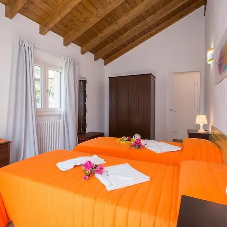 Dolcelago Nyaraló Lenno